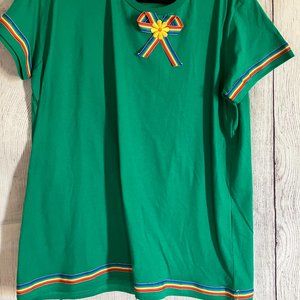 213 scoop neck tee with rainbow ribbon and flower patch - hip slit